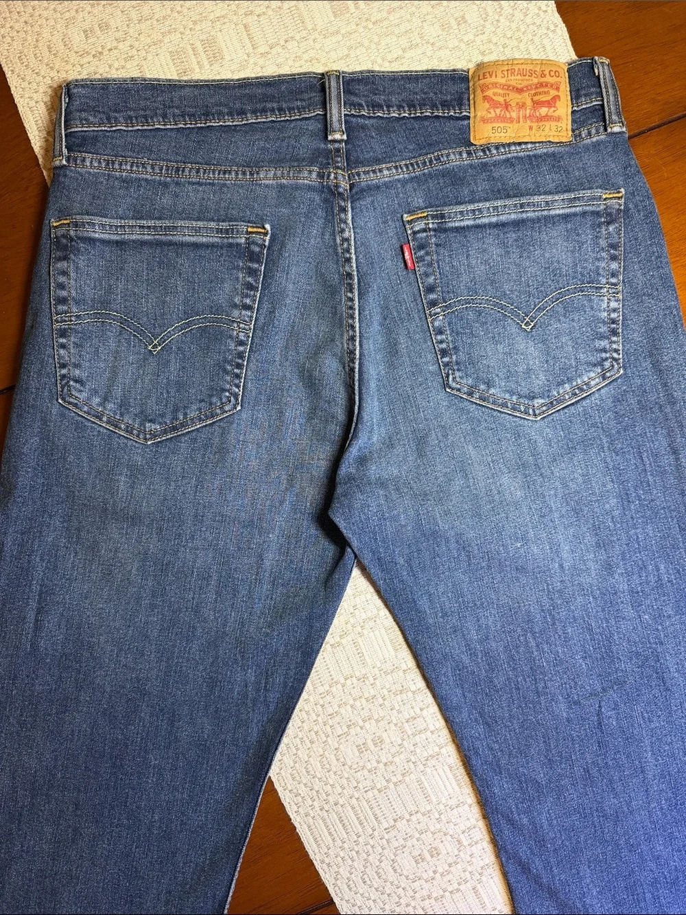 Men's Levi 505 Classic Blue Denim Jeans - Mid Wash